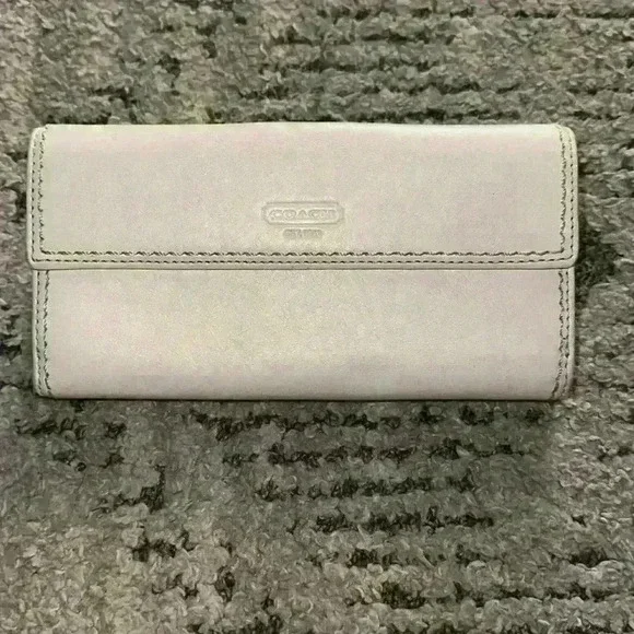 🌻VINTAGE Coach Legacy White Bi-Folded Leather Wallet | Silver Turn-Lock Closure - Picture 4 of 5